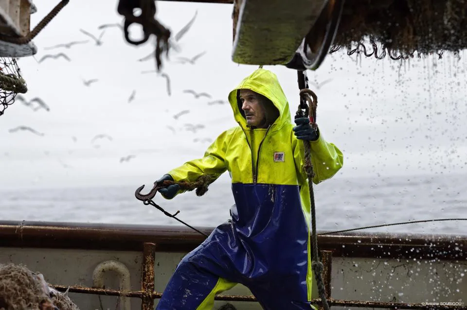 How To Buy Wholesale Fishing Wet Weather Gear